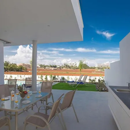 Villa Pearl 3 *